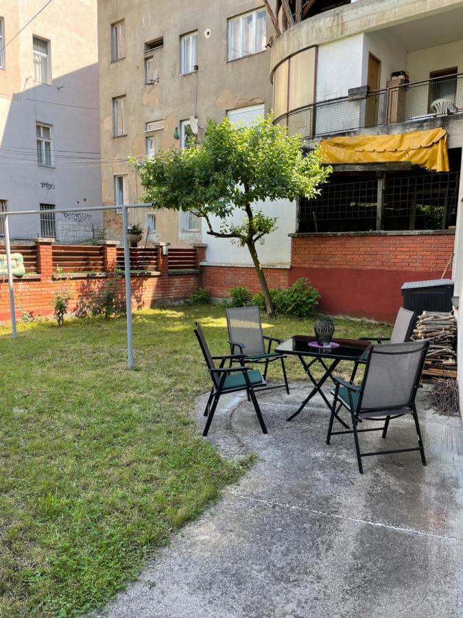 Vila Rijad SJJ Exterior foto